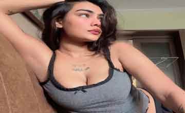 Slim College Call Girl In Chhatarpur Enclave Offers Ultimate Girlfriend Experience