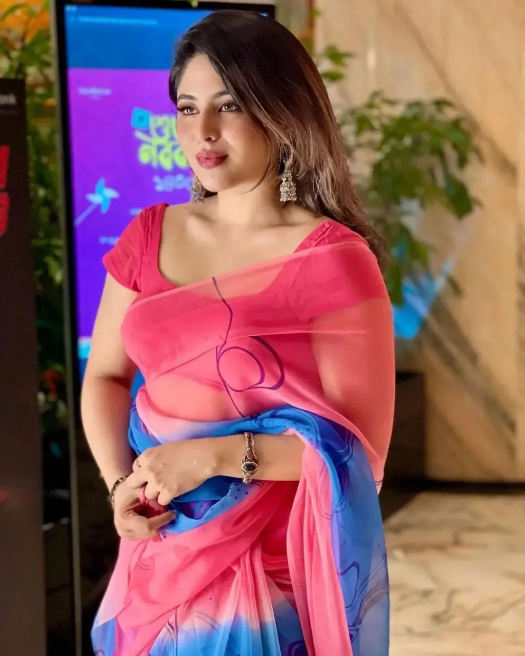 Housewife Call Girl Service Chhathiyarda  At Your Door Step